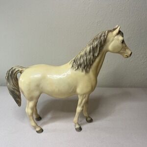 Breyer Traditional model horse, Family Arabian Mare #8, glossy, Alabaster